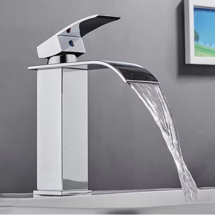 Single hole 1-Handle Chrome-Plated Waterfall Faucet - Image 3